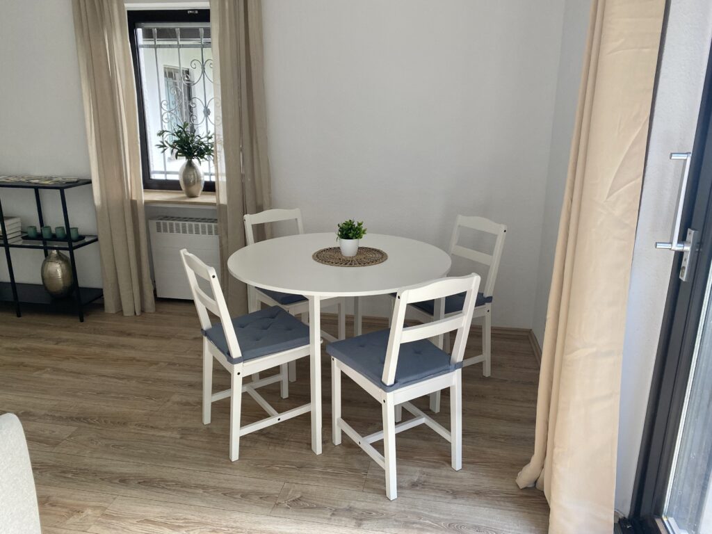 Ferienwohnung Schmidt Königswinter – Wohnbereich